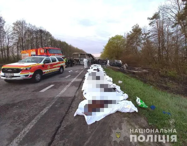 Аварія на Рівненщині: вже відомо про 26 загиблих (фото, відео)
