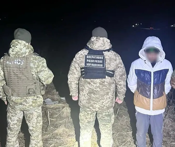 На кордоні зі Словаччиною зловили ухилянта з Волині і 13 його «колег» (фото)