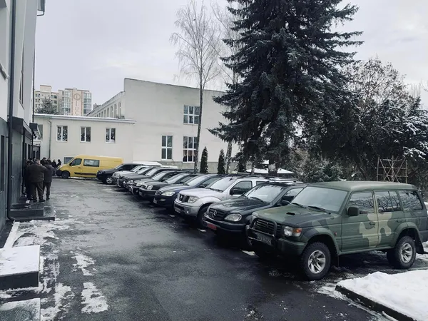 Волинські лісівники придбали для військових 11 позашляховиків (фото, відео)