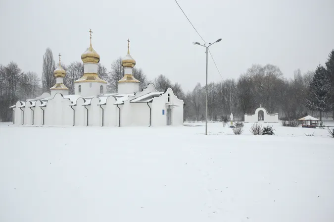 Люті зими повертаються: Луцьк замело снігом (фото)