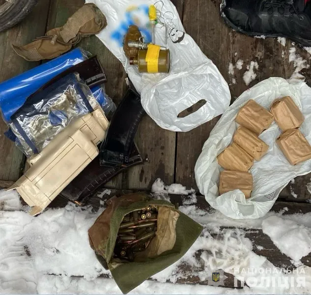 Гранати і набої: у домах двох односельців на Волині знайшли цілий арсенал (фото)
