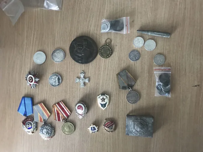 Через «Ягодин» намагалися вивезти цінну колекцію медалей