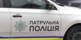 Викликав копів через крадіжку велосипеда, а опинився в спідньому і з пакетом на голові: що у Луцьку накоїли патрульні (відео)