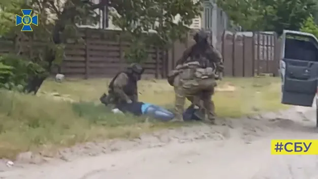СБУ затримала агента ФСБ, який «здавав» ворогу позиції ЗСУ на Харківщині (відео)