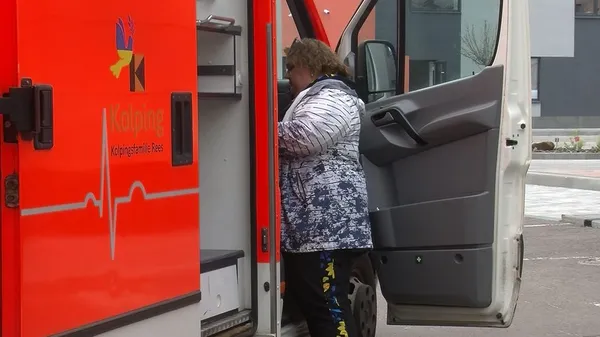 «Поїде на Харківщину»: благодійники з Німеччини передали реанімобіль воїнам 14-ої ОМБр (фото, відео)