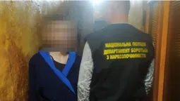 У Нововолинську затримали жінку, яка торгувала наркотиками «з рук у руки» (фото, відео)