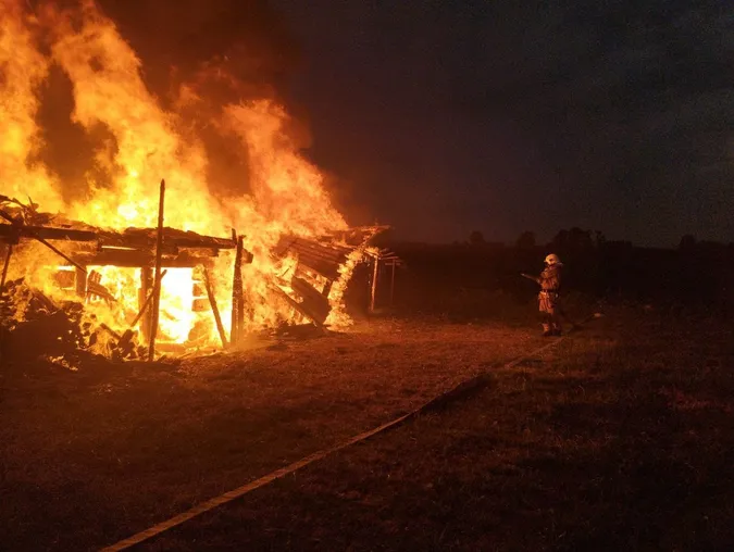 На Волині удар блискавки спричинив пожежу (фото)