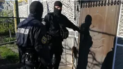 Наркотики, крадені речі, зброя: у Володимирі – масштабні обшуки (фото, відео)