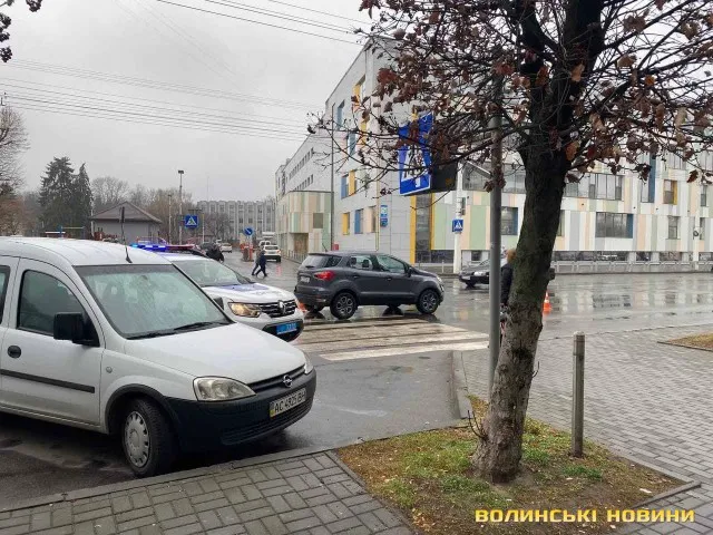 На Грушевського у Луцьку авто збило вагітну (фото)