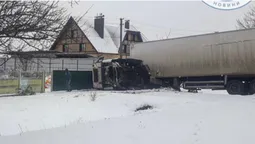 На Волині вантажівка протаранила паркан (фото)
