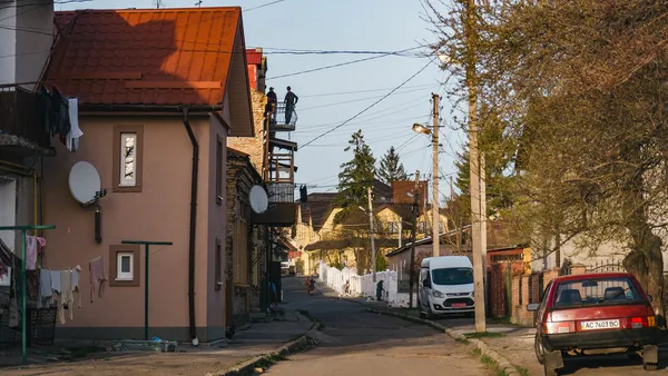Захід сонця у квітневому Луцьку: фото, які заворожують