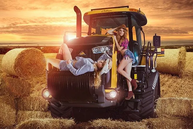 Волинська компанія створила еротичні календарі на 2016 рік