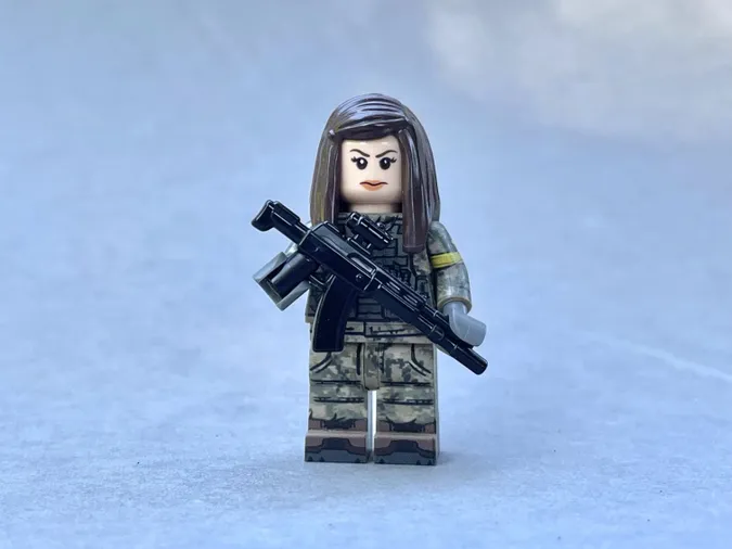 Ритейлер LEGO присвятив фігурки українським жінкам-військовим