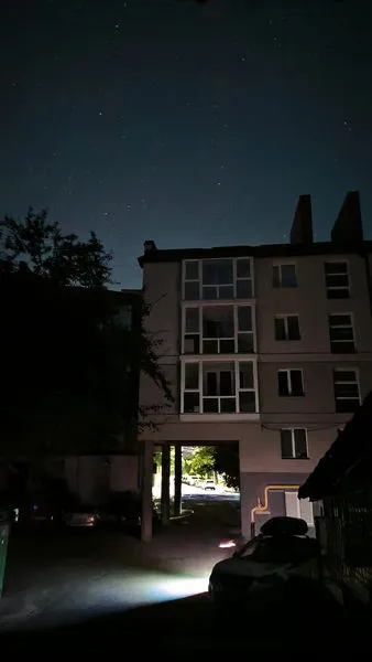 Небо, зорі, силуети: у Луцьку під час відключень світла стає популярною астрофотографія (фото)