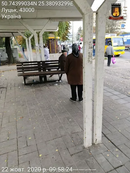 Луцькі муніципали проінспектували комерційні об'єкти на зупинках