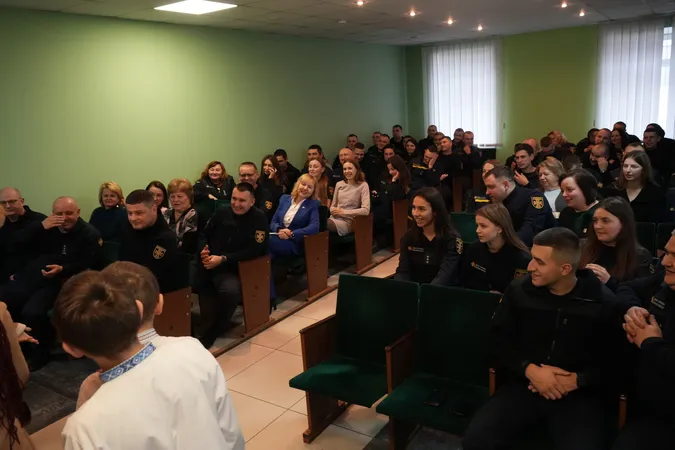 Як талановиті дітки колядували для волинських рятувальників (фото)