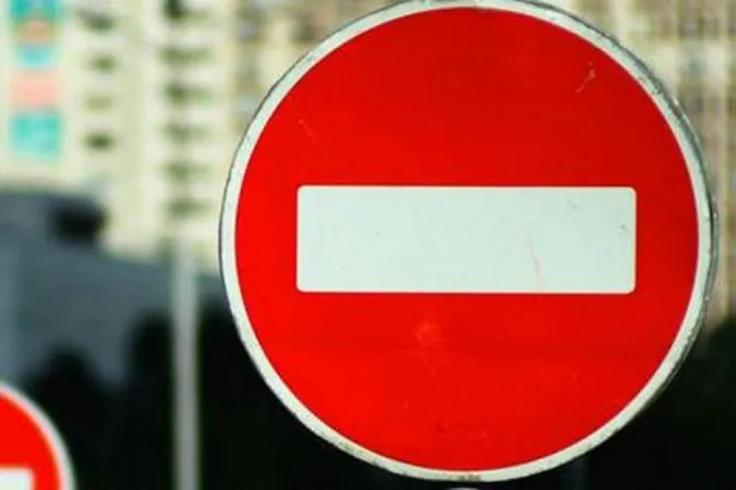 У Луцьку призупинили рух транспорту вулицею Карпенка-Карого