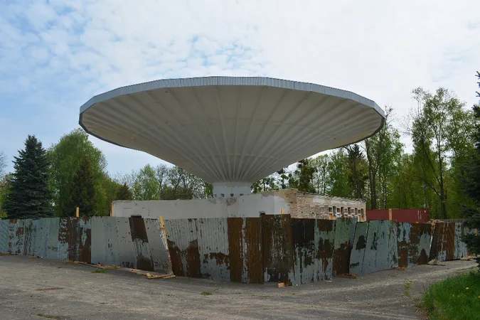 У луцькому парку ремонтують «Ротонду» (фото)