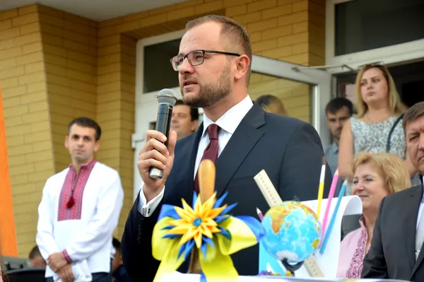 Як у луцькій школі № 1 зустріли першокласників (фото)