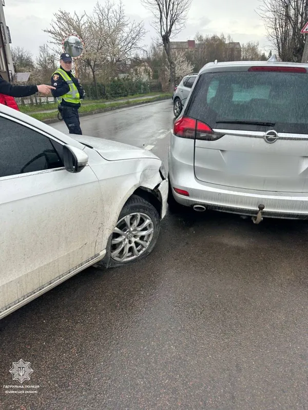 «Ланцюгова реакція» на дорозі: у Луцьку – подвійна аварія (фото)