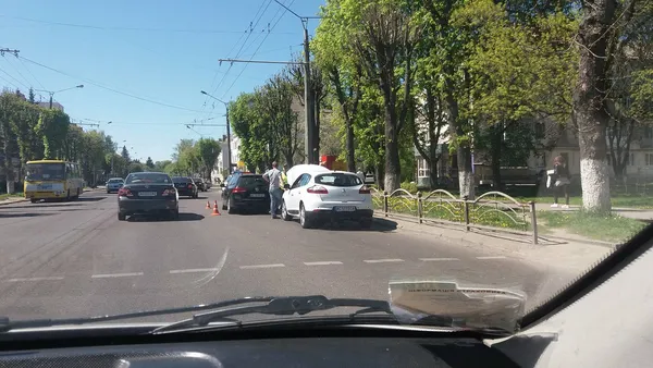 Через ДТП у Луцьку величезний затор (фото)