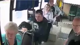 Водії луцьких маршруток возять пасажирів за готівку, бо їм не платять зарплату (відео)