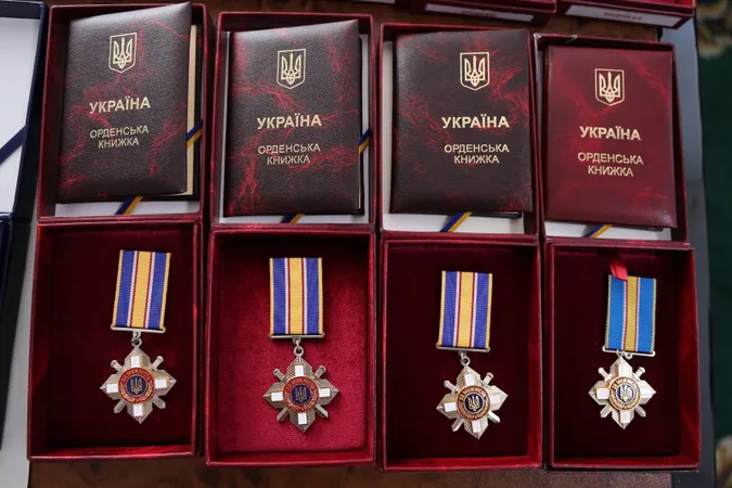 У Луцьку родинам загиблих захисників України вручили державні нагороди (фото)