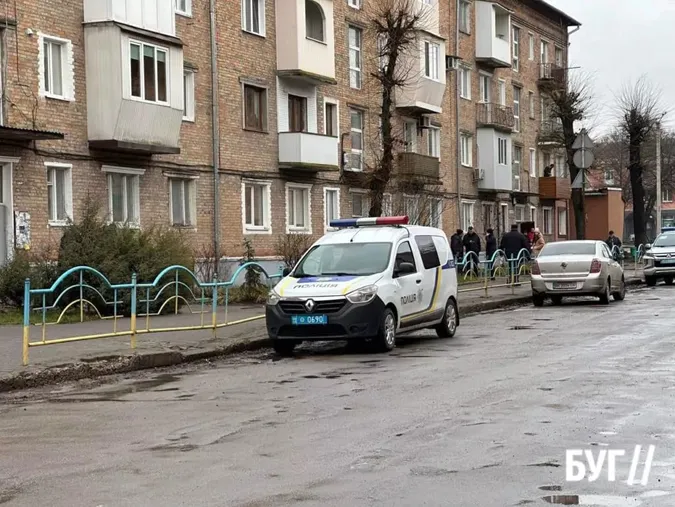 У Нововолинську в багатоповерхівці знайшли труп (фото)