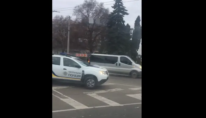 ДТП у Луцьку: дорогу не поділили таксі і бус (відео)
