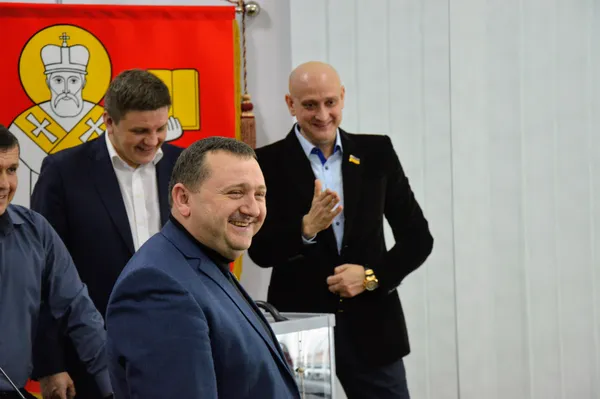 «Опитний політик стоїть», – каже Євгеній Ткачук до Костянтина Петрочука