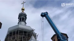 У Луцьку на одній з церков встановили нові хрести (фото)
