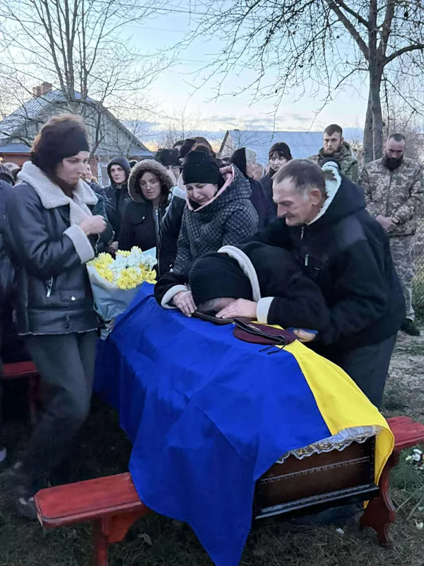 Камінь-Каширщина провела в останню путь Героя Руслана Харчика (фото)
