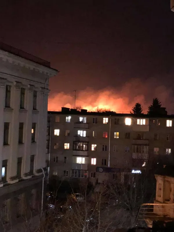 У Луцьку – пожежа, горить луг у районі вулиці Чернишевського (фото)