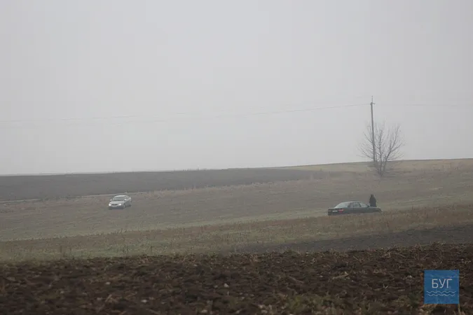 Перекриття дороги на Волині: водії об’їжджали полями і застрягали там