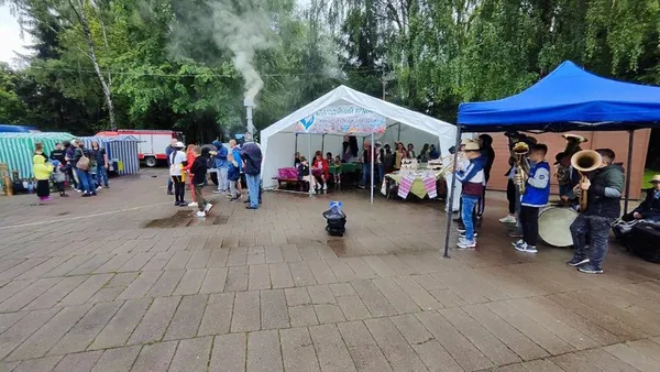«У хлопців війна не закінчується»: лучани провели благодійний ярмарок на підтримку ЗСУ (фото)