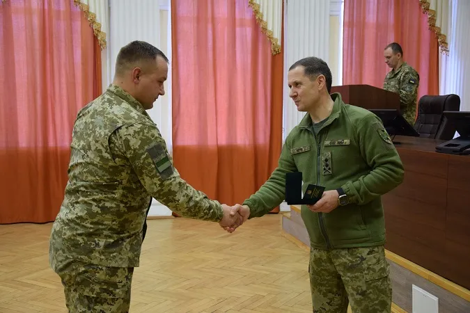 Волинські прикордонники, які брали участь в активних бойових діях на Донеччині, отримали нагороди (фото)