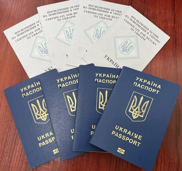На Волині багатодітній родині оформили паспорти за один день