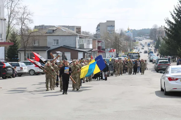 Життя присвятив порятунку інших: на Волині попрощалися з Героєм Олександром Батурою (фото)