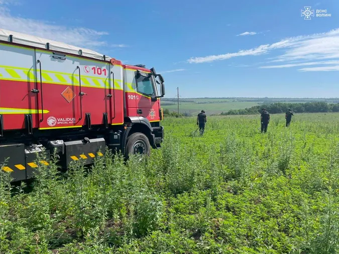 Як волинські сапери розміновують поля на Донеччині (фото)