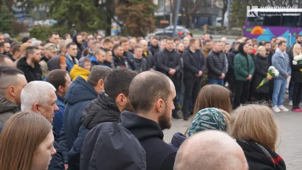 Він хотів би, щоб ми посміхались: Луцьк попрощався із Героєм Андрієм Романовим (фото)
