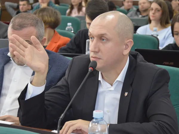 Депутати й голоси: фоторепортаж із сесії Луцькради
