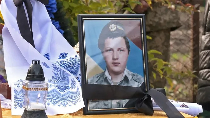 «Надіялися, що живий»: на Волині попрощалися з воїном, зниклим безвісти в Іловайському котлі (фото, відео)
