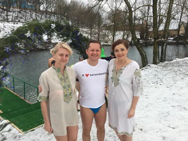 Хто з відомих волинян скупався в ополонці на Водохреще (фото)