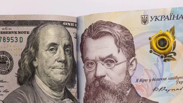 Середня зарплата за рік збільшилася майже на 24% – Держстат
