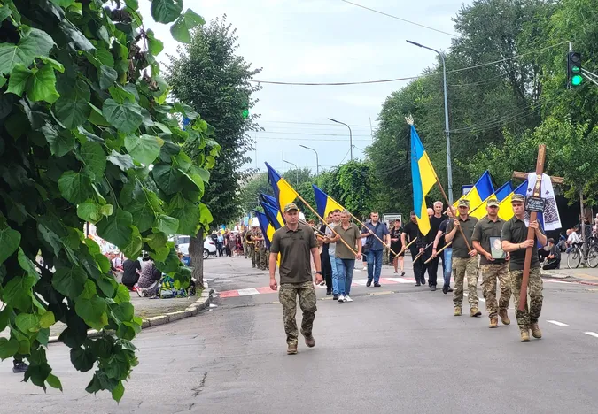 Серце не витримало: у Ковелі попрощалися із воїном Русланом Мазуриком (фото)