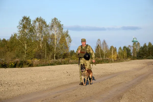 Волинський прикордонник і його собака разом 7 років на варті порядку (фото)