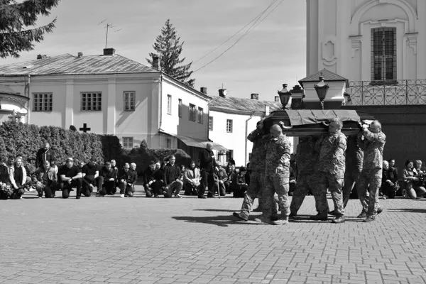 У Луцькій громаді попрощалися з двома захисниками – Максимом Мунтяну та Дмитром Івановим (фото)