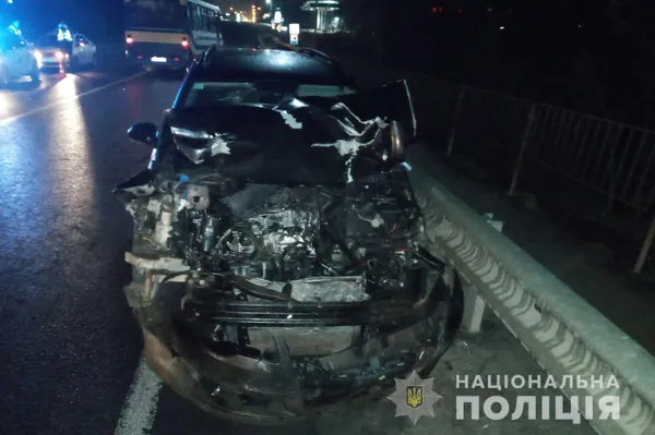 У Боратині п’яний водій на «фольксвагені» на швидкості влетів у дерево (фото)
