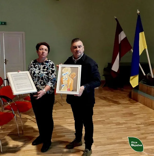 Волинські лісівники з латвійськими партнерами передали ще чотири авто на передову (фото)