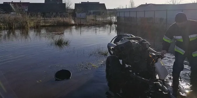 Аномальне тепло: на Волині людям позаливало городи (фото)
